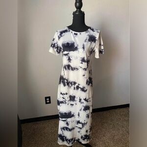 Elegant Tie-Dye Maxi Dress